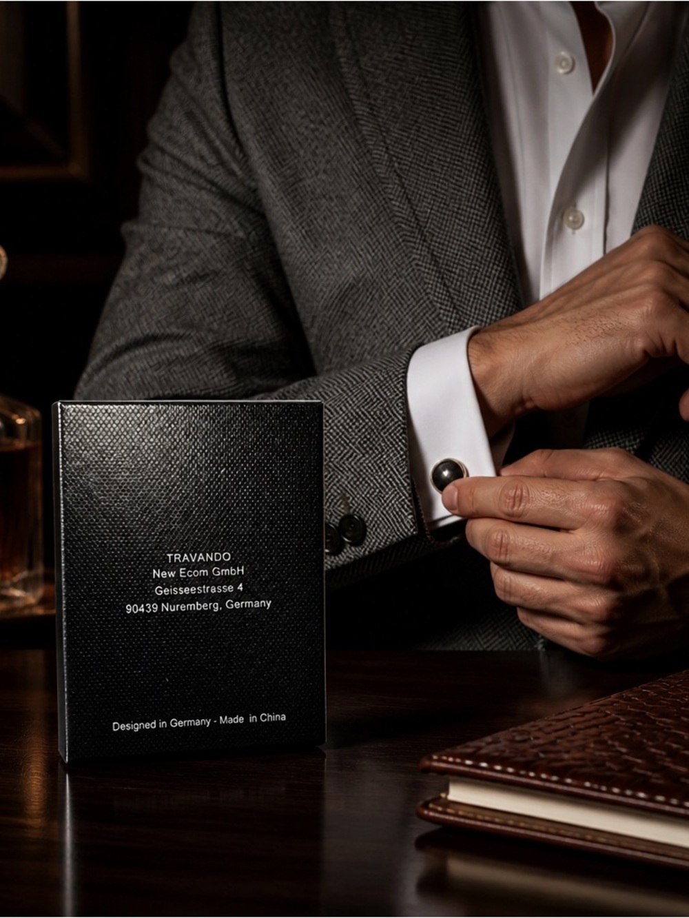 Black Carbon-Texture Money Clip Wallet for Men - Picture 3 of 3